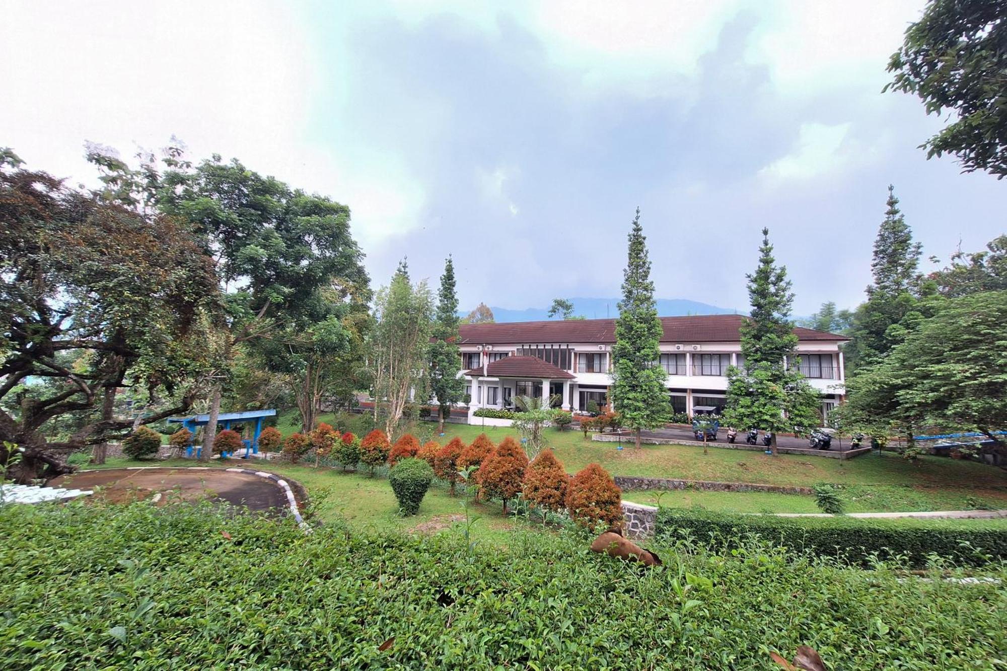 Reddoorz Resort At Tridaya Cisarua Puncak 외부 사진